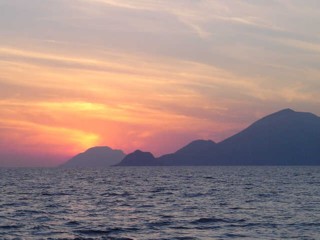 Sonnenuntergang über der Insel Filicudi