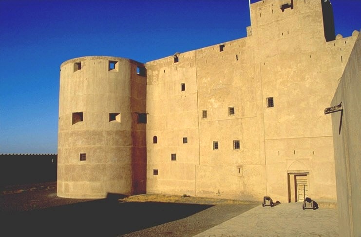 Letzter war ein Sch�ngeist und hatte an seinem Hofe Astrologen, Rechtsgelehrte, Historiker, Mediziner und Poeten um sich geschart; au�erdem war er Begr�nder einer Theologenschule. 