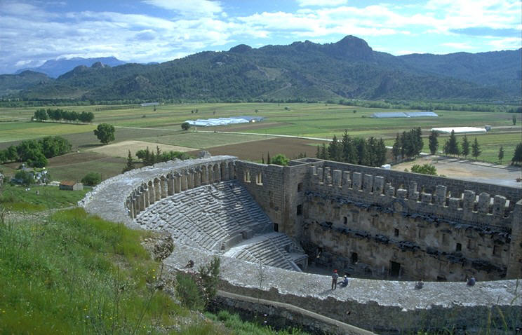 mit einem der besterhaltensten r�mischen Theater �berhaupt