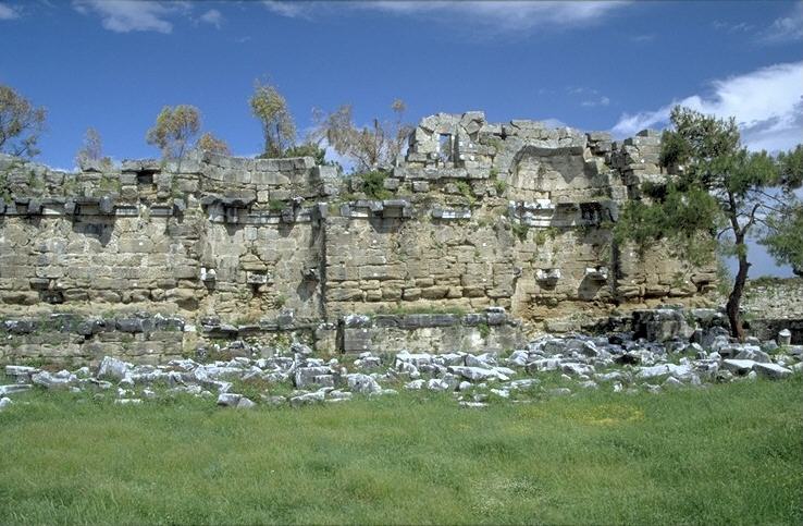 Ansonsten findet man in der Stadt au�er einem Nymph�um, einem sogenannten Marktbrunnen