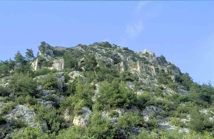 Zug um Zug flie�t das k�hle Na� die Kehle hinunter, aber ich bin noch l�ngst nicht droben. 