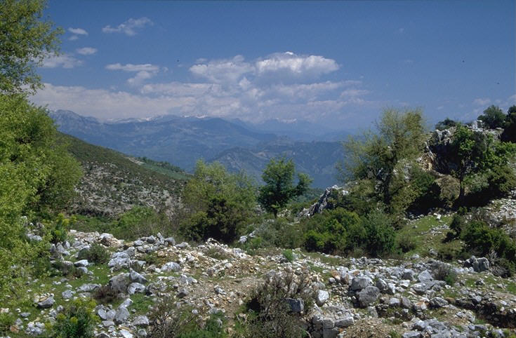 Im Ort Mahmutlar zweigt eine Stichstra�e zu der schon von Strabon erw�hnten Bergfeste Laertes ab