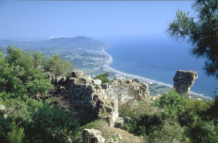 F�r mich ist dies heute schon der dritte beschwerliche Anstieg zu einer entlegenen Ruinenst�tte, und an meinen F��en haben sich bereits blutende Blasen gebildet