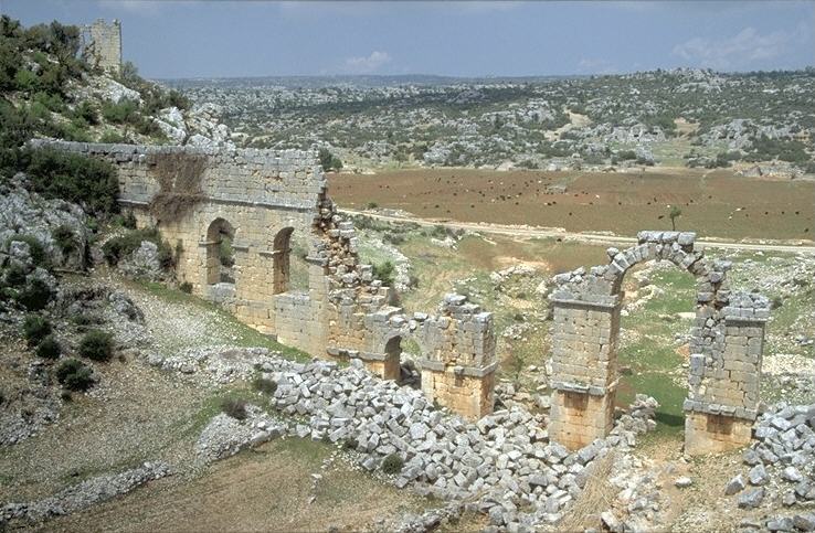 Eindrucksvollstes Relikt ist der Aqu�dukt des Kaisers Pertinax sowie das darunter liegende Wasserkastell