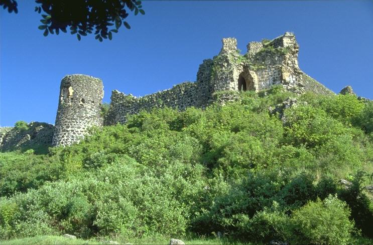 Und diesmal haben wir es wirklich mit einer armenischen Burg zu tun.