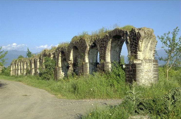 Von der Stadt sind nur noch Teile des Aqu�dukts zu sehen