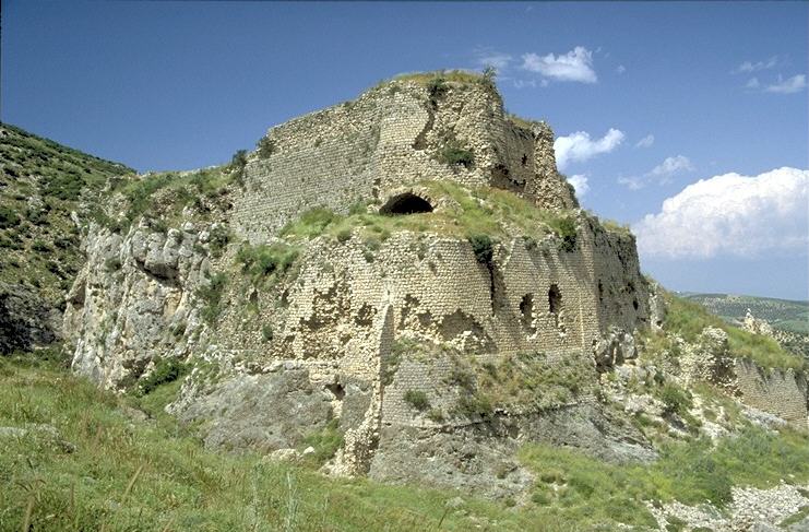 Also wenden wir uns gewisseren Zielen zu, n�mlich der Burg zu Bakras, an der wir schon vor zwei Tagen vor�bergefahren sind, ohne sie eigentlich zu Gesicht zu bekommen