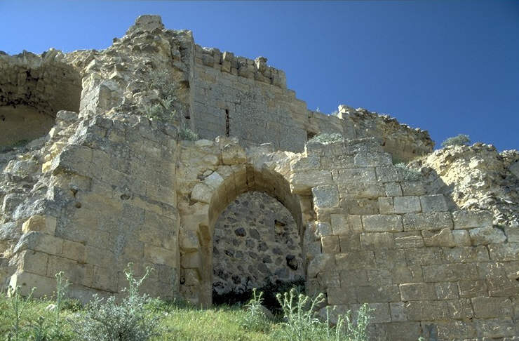 Man kann mit dem eigenen Wagen ziemlich weit hinauffahren, so da� uns dieses Mal ein m�hsamer Anstieg erspart bleibt. 
