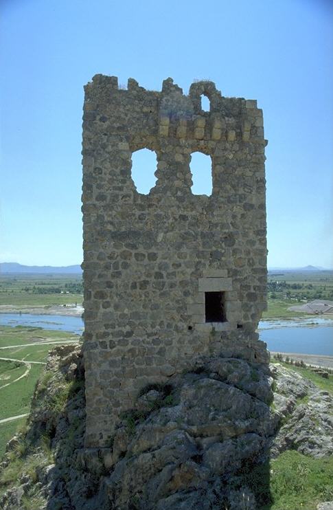 .... und ihr Ausblick reicht ebenso weit hinaus auf die kilikische Ebene wie jener der bereits erw�hnten Burg Bodrum. 
