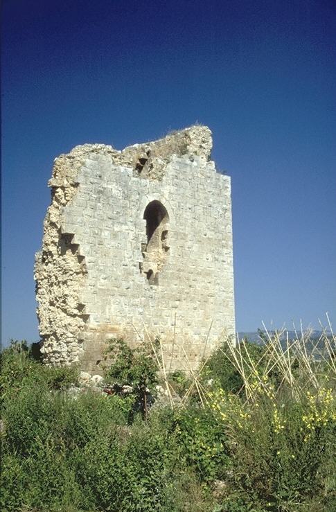 Bei der Stadt Tece liegt das gleichnamige Tece Kalesi, allerdings nicht genau dort, wo es in der Karte eingezeichnet ist, sondern nur unweit der Durchgangsstra�e. 